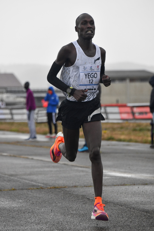 李宁飞电竞逐国际赛道，刷新中国跑鞋速度