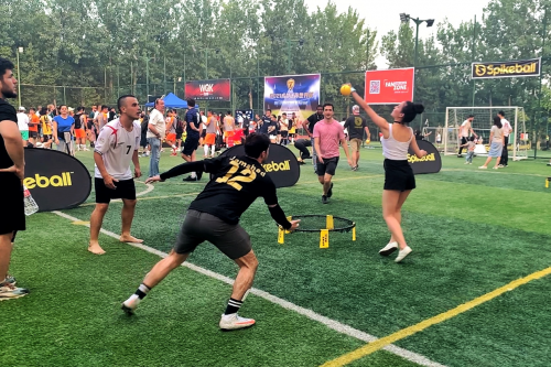 成都Spikeball迷你排球锦标赛吸引大批观众到场观看